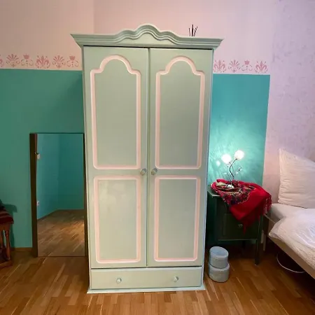 Fridas Room-dein Rueckzugsort Homestay Munich
